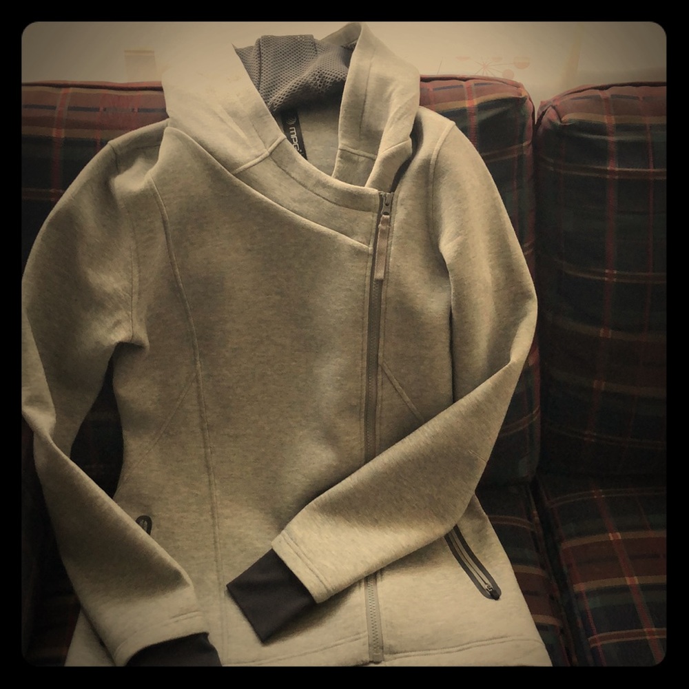 MPG fitted workout hooded jacket